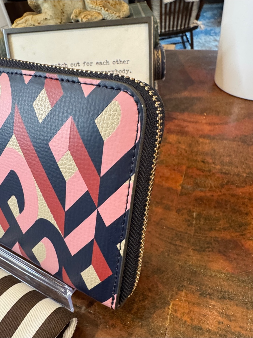 henri bendel Pink Navy Cream Geometric Zip Wallet - Picture 3 of 13